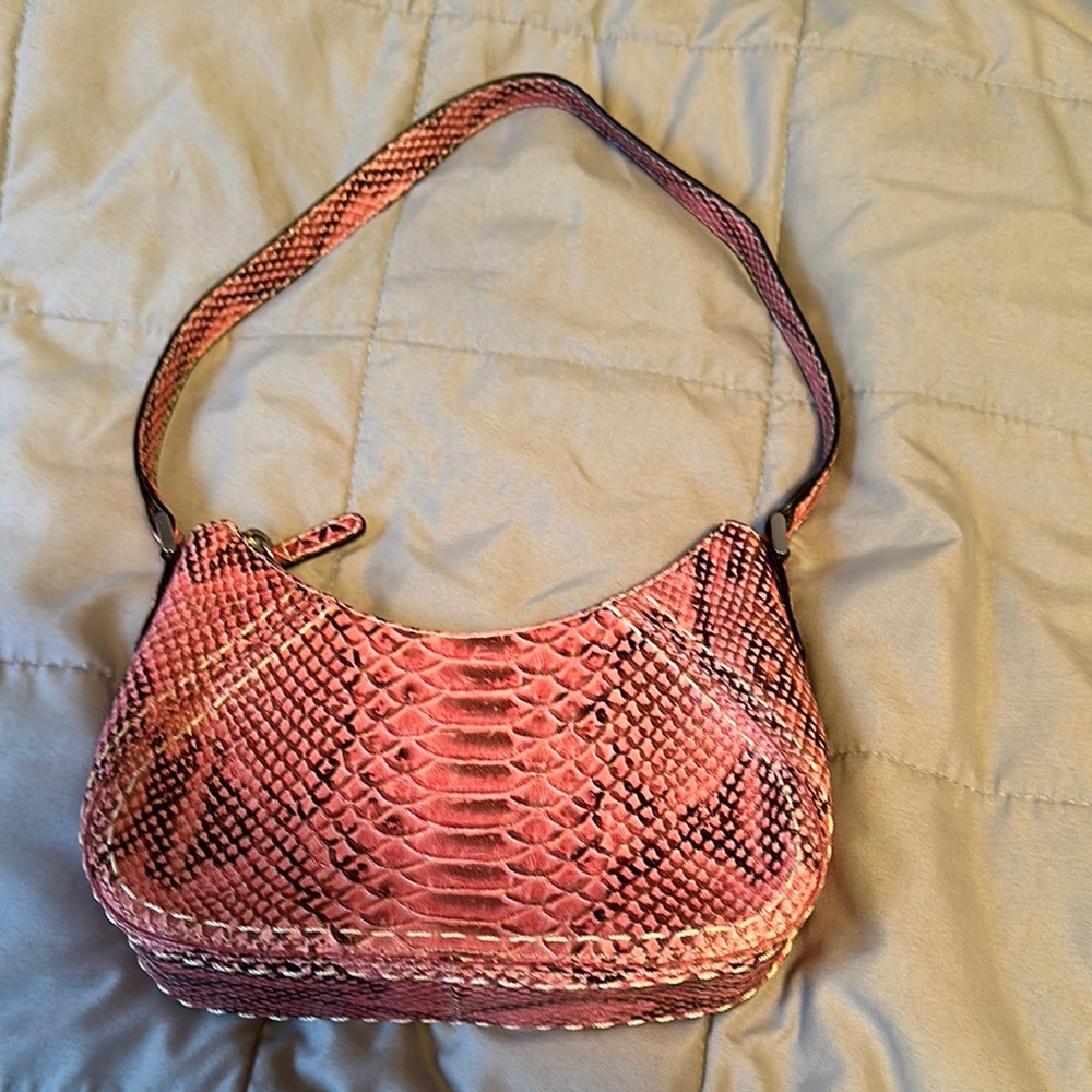 Elegant Pink Snakeskin Shoulder Bag
